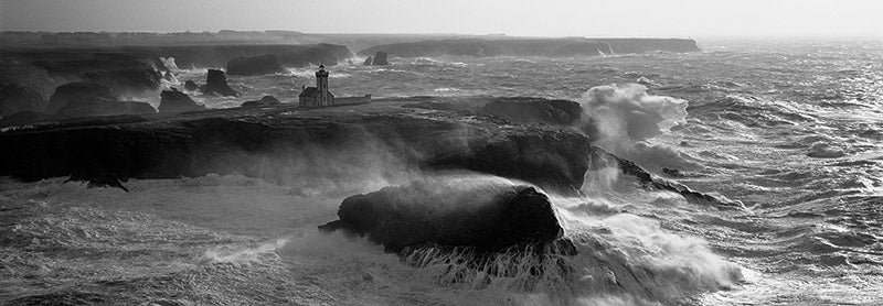 Phare des Poulains lors d'une tempête