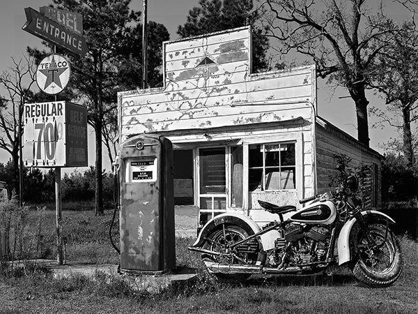 Abandoned gas station, New Mexico