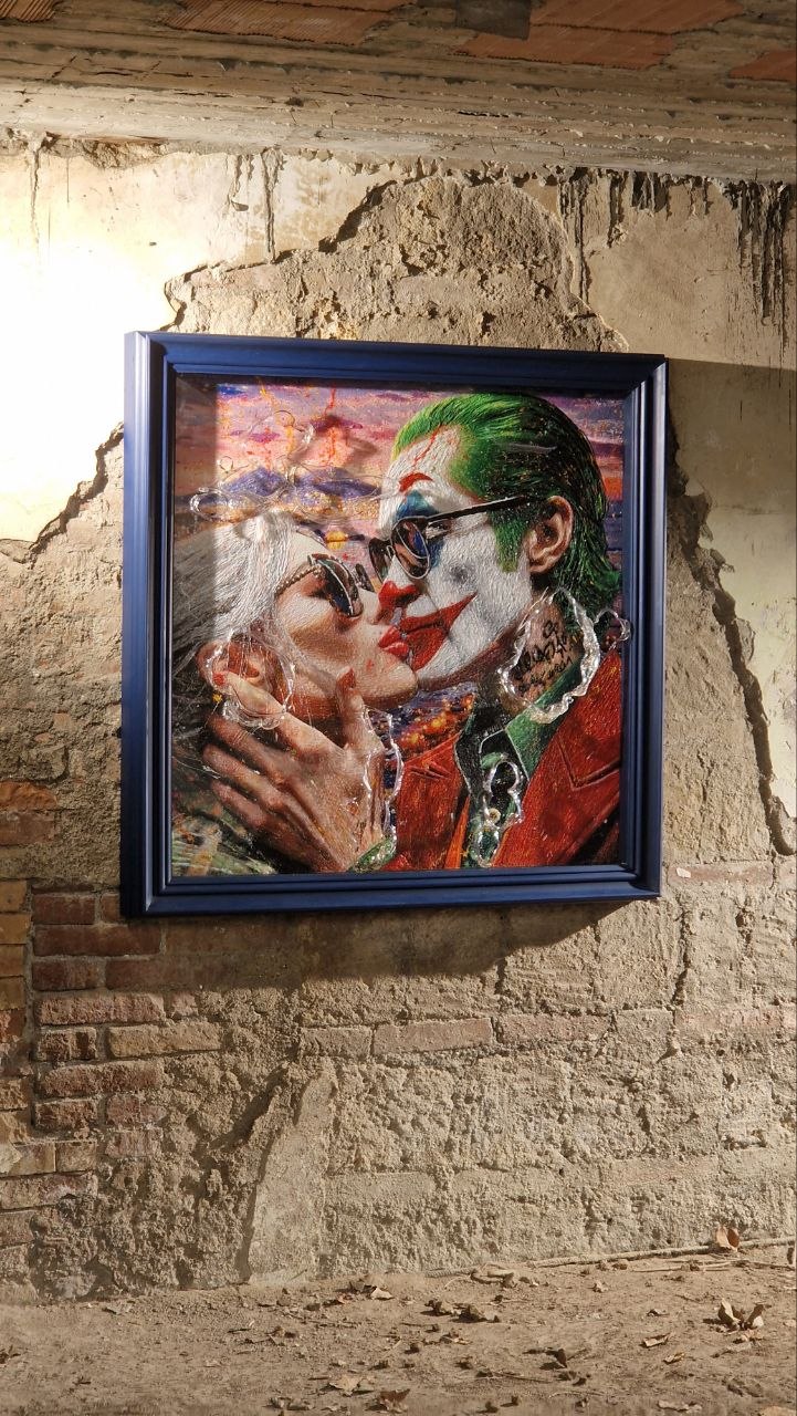 A Gotham kiss in Naples